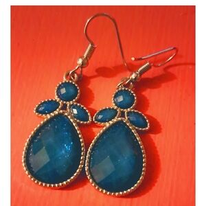 NWOB Avon Faux Gemstone Dangle Pierced Earrings